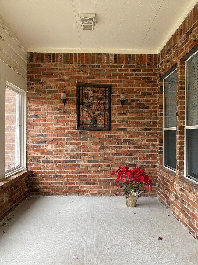 Building Photo - 7227 Agave Dr