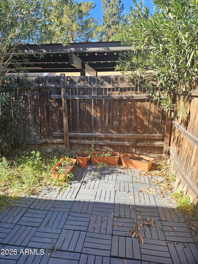 Building Photo - 35 W Medlock Dr