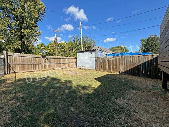 Building Photo - Charming 2 Bedroom/2 Bathroom House Coming Soon!