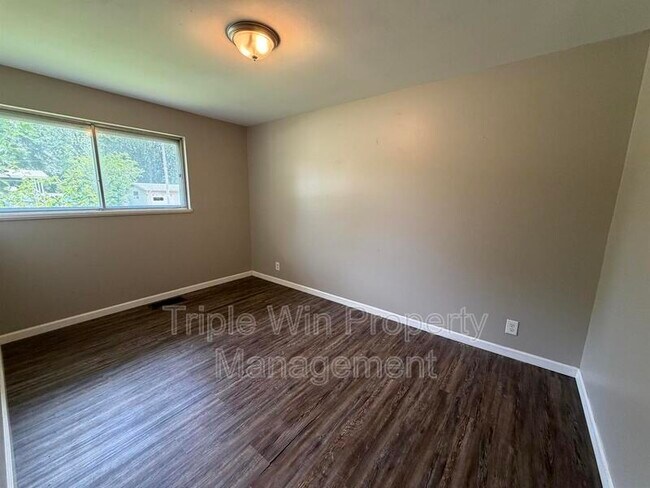 Building Photo - 10329 Chesley Dr
