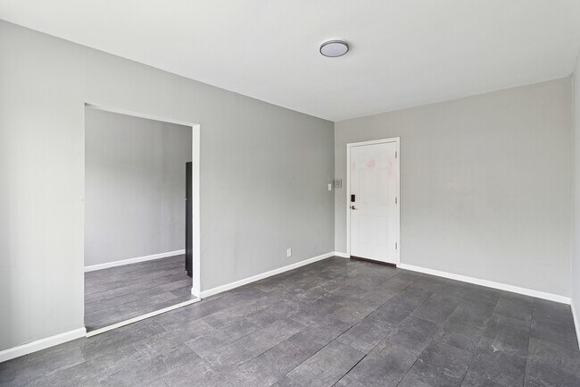 Building Photo - 6228 S Western Ave