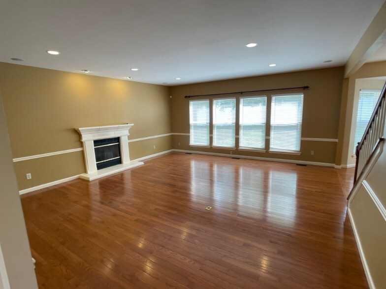 Building Photo - 3802 Scarlet Oak Dr