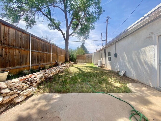 Building Photo - 2019 42nd St