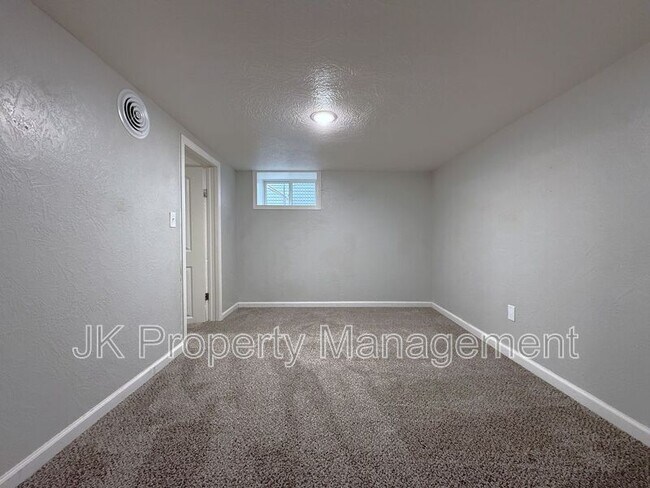 Building Photo - 2312 5th Ave N