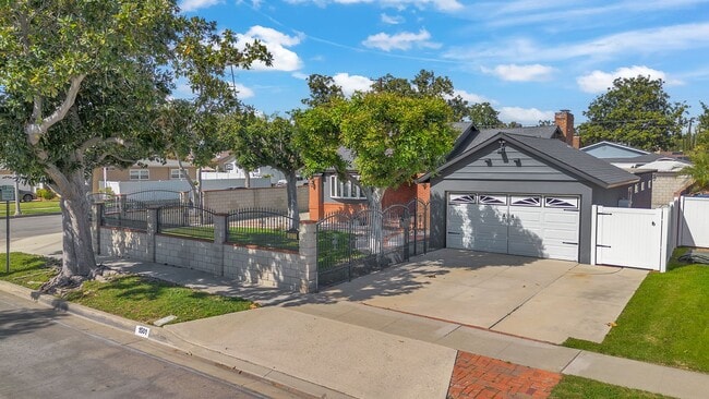 Building Photo - 1501 Revere Ave