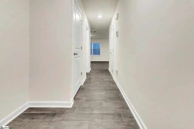 Building Photo - 3 bed, 2.5 bathroom Townhouse