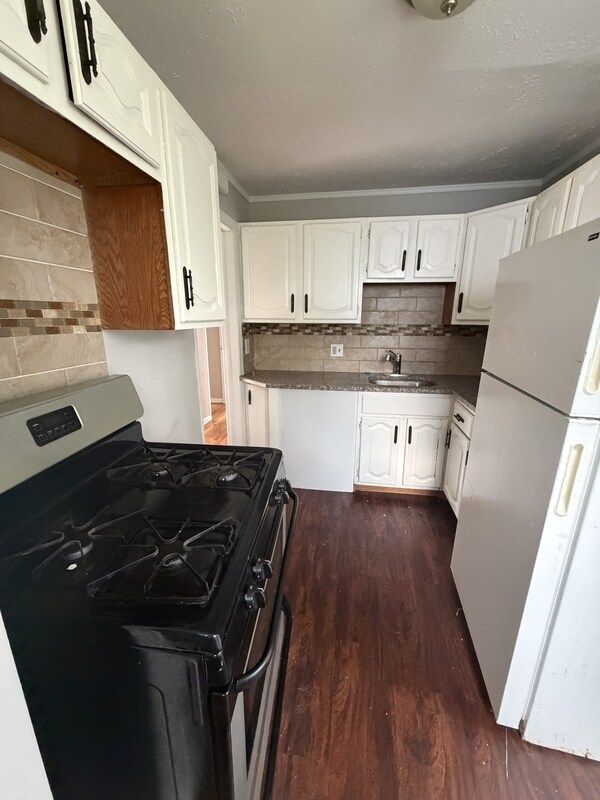 Building Photo - 16910 Lotus Dr