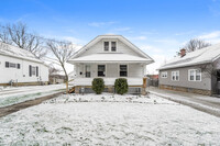 Building Photo - 632 E Smith Rd