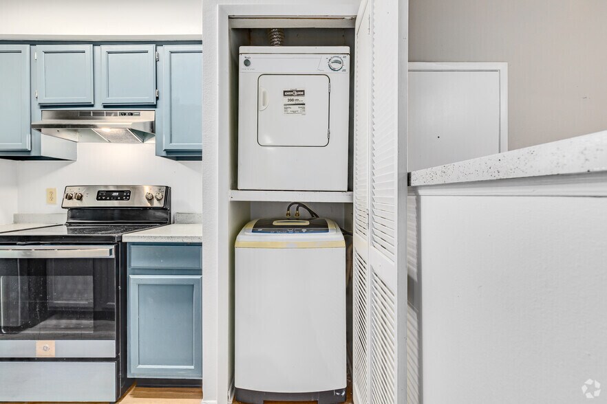 1BR, 1 BA - 800SF - Laundry - Millenium Cove