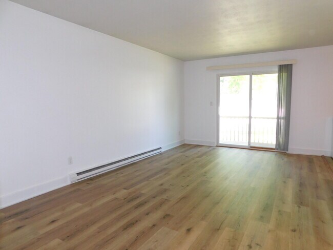 Building Photo - 245 Brookridge Ct