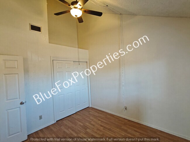 Building Photo - 2740 N Malibu Dr