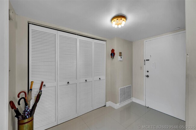 Building Photo - 1370 S Ocean Blvd
