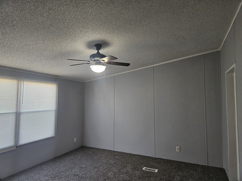 Building Photo - 41 Lynnwood Cir