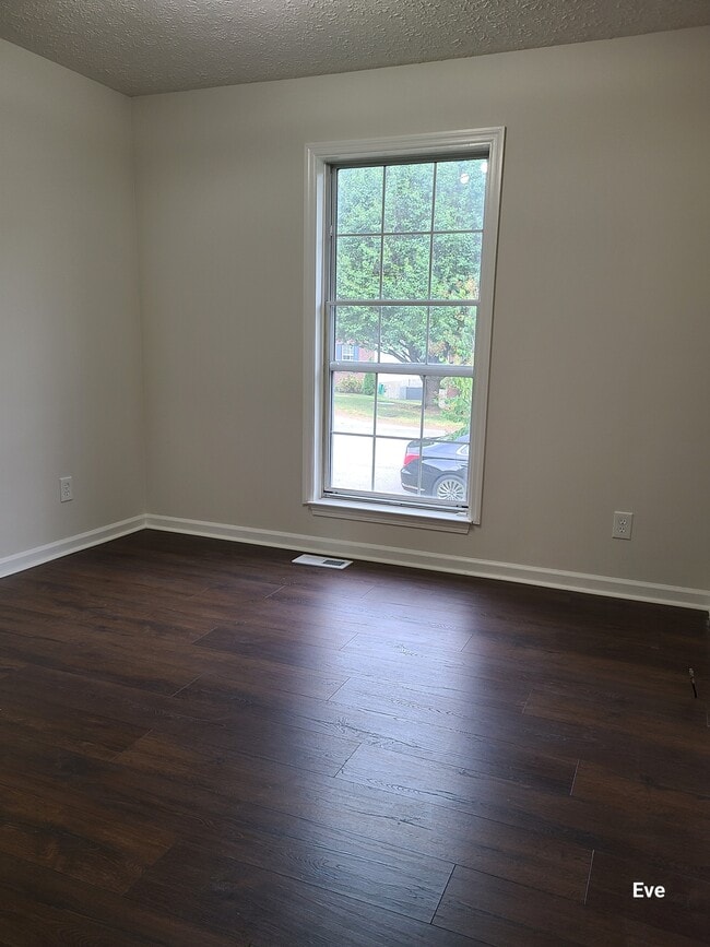 Building Photo - 2733 Airwood Dr