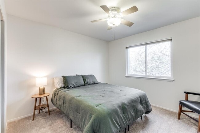 Building Photo - 4002 Biscay Dr