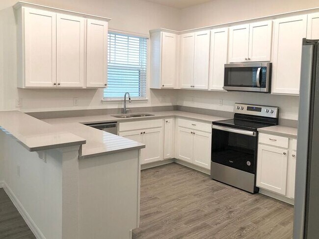 Building Photo - Beautiful 3/2.5 Newly Appointed Home with ...