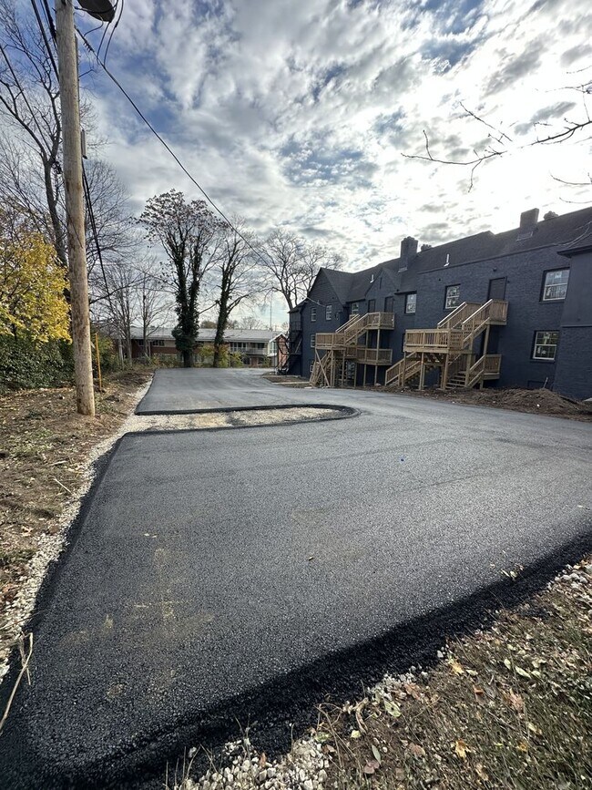 Building Photo - 2080 E 5th Ave