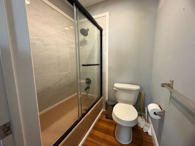 Building Photo - 4 Bedroom Single Family Home Available in ...