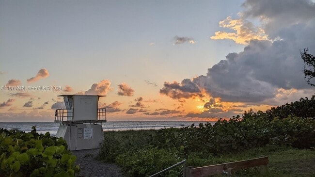 Building Photo - 8075 SE Palm St