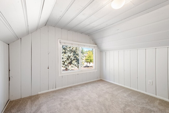 Building Photo - 4921 SE 76th Ave