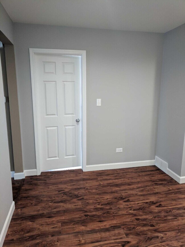 Building Photo - 5540 W 63rd Pl