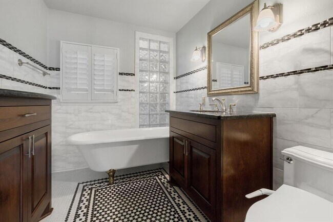 Building Photo - 10810 River Terrace Cir