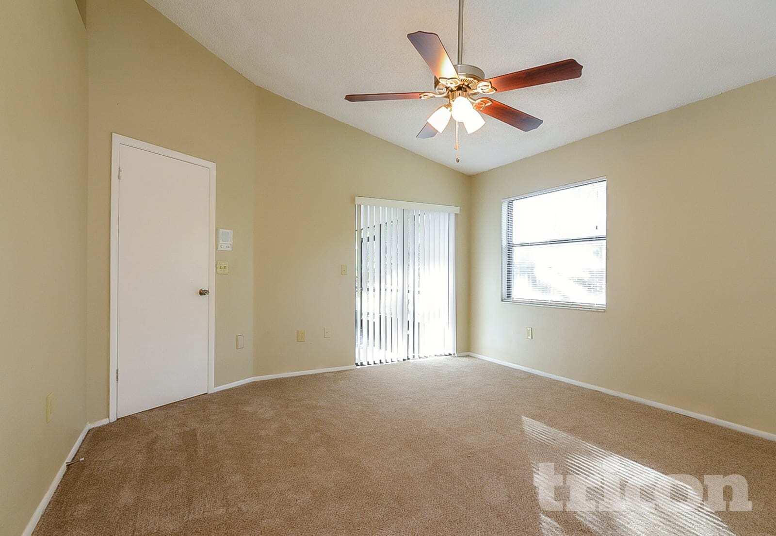 Building Photo - 8111 Hathaway Dr