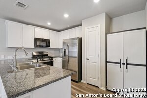 Building Photo - 10443 De Gonzalo Way