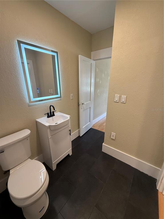 Building Photo - 3003 W Palmira Ave