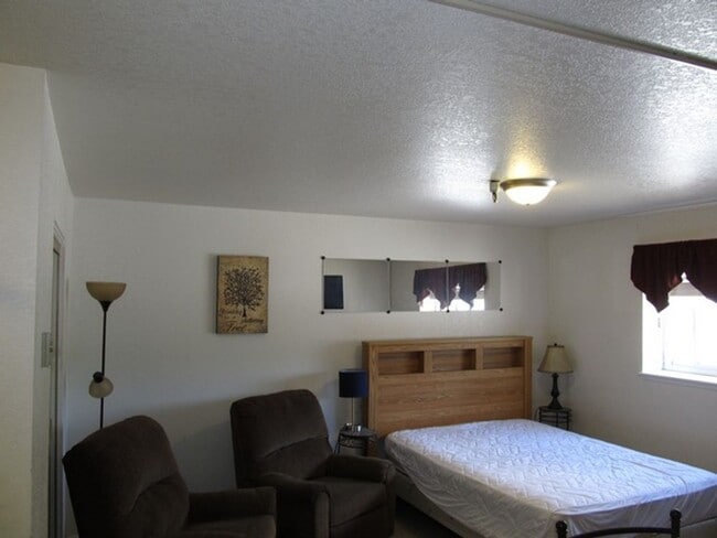 Building Photo - Perfectly Located Carriage House Condo