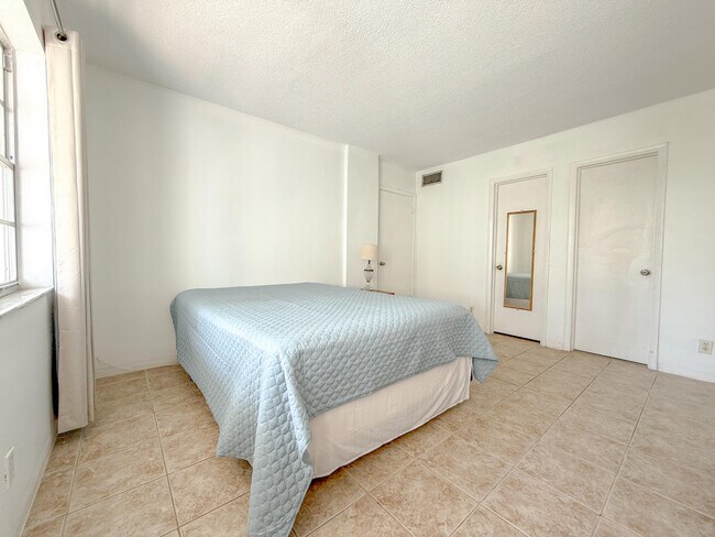 Building Photo - 1333 E Hallandale Beach Blvd