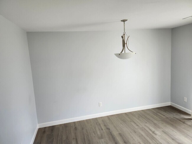 Building Photo - Harrisonburg Townhouse Available for Rent, Spacious 3 BR, 2.5 Baths