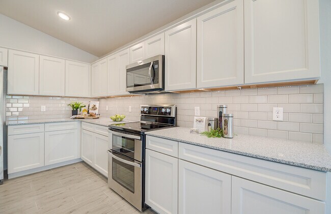 Building Photo - 1736 E Fontana Dr