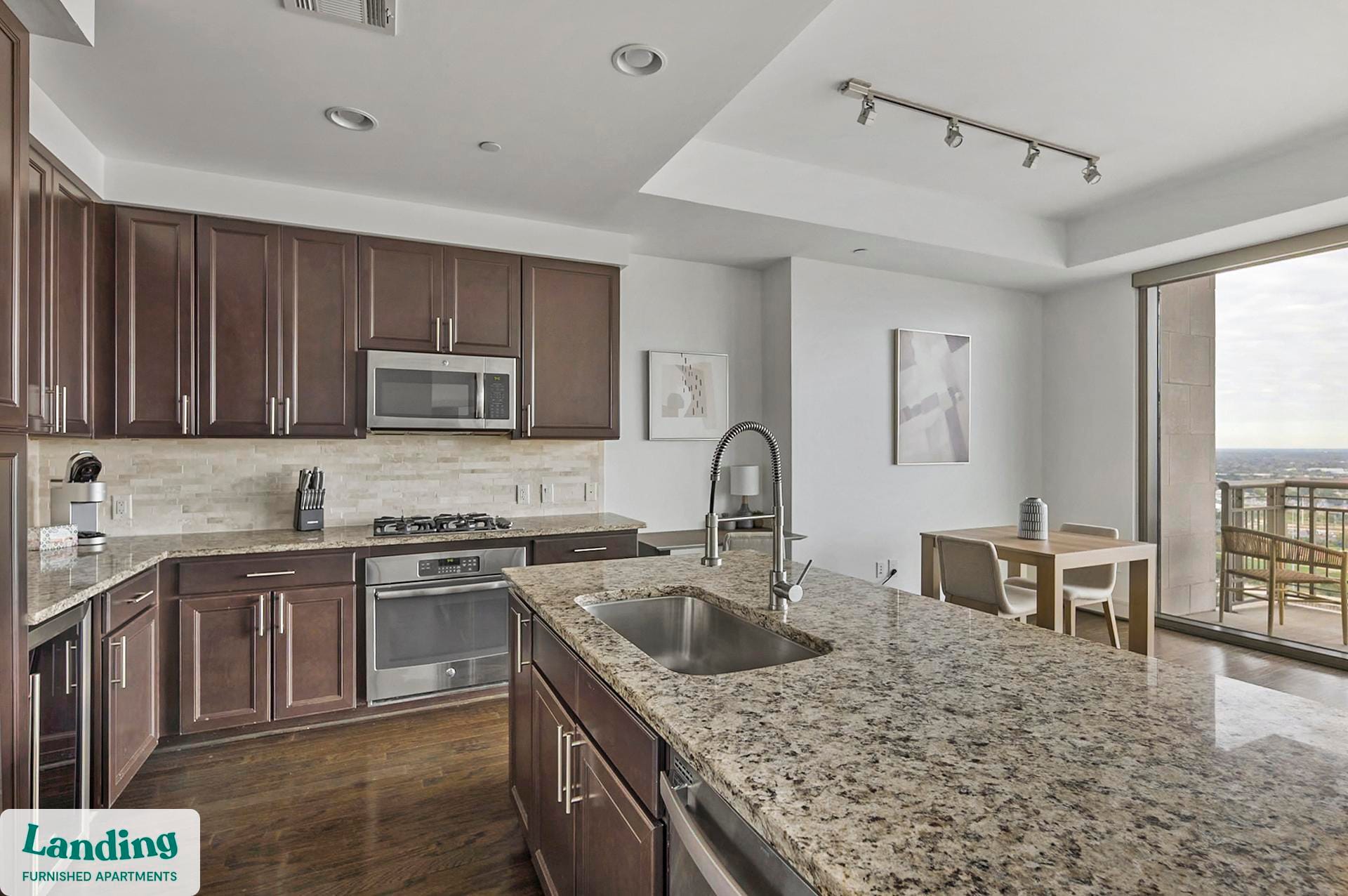 Building Photo - 777 Preston St