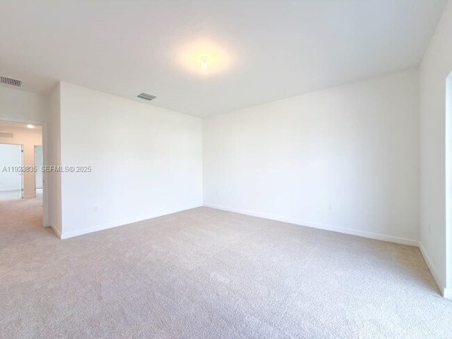 Building Photo - 196 NE 13th Ave