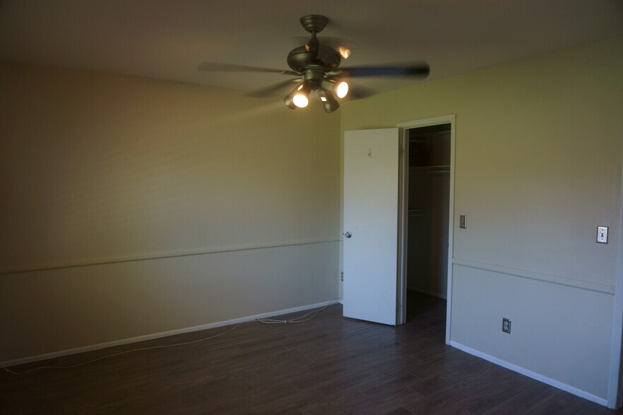 Master Bedroom - 3304 S Parkside Dr