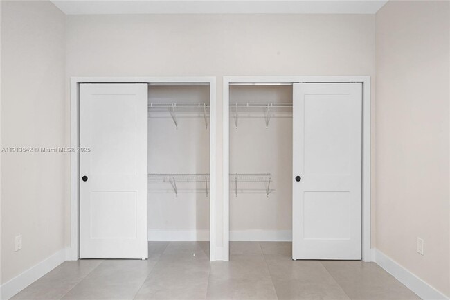 Building Photo - 4309 E 8th Ct