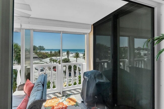 Building Photo - 6500 Sunset Way