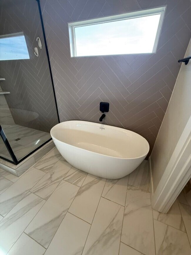 Building Photo - Beautiful  Home in Edmond