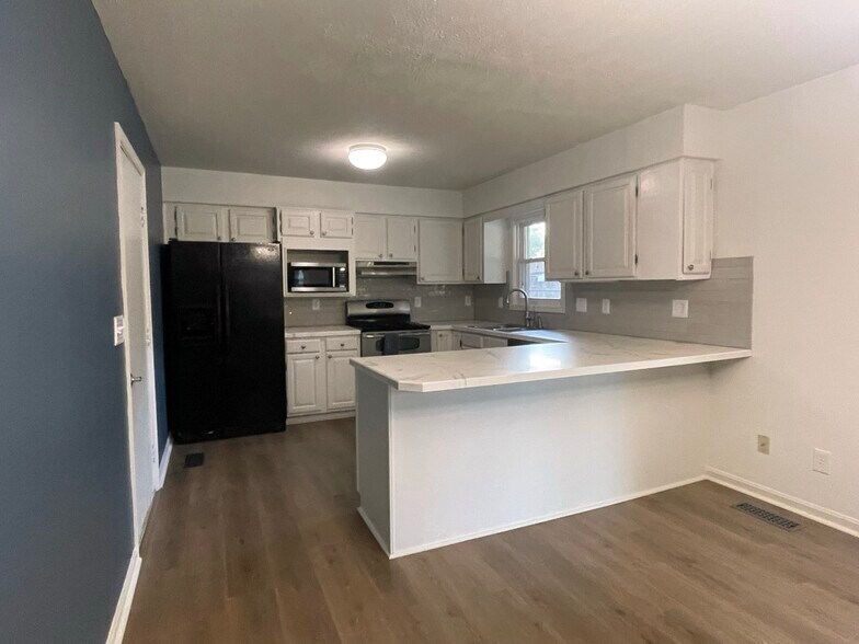 Building Photo - 8733 Hanover Dr