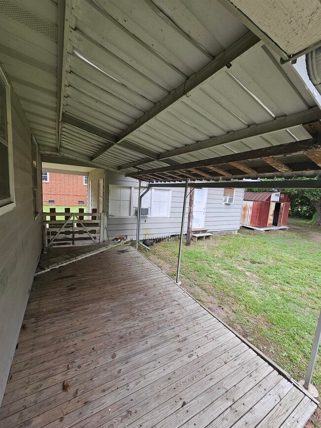 Building Photo - 919 Toler St