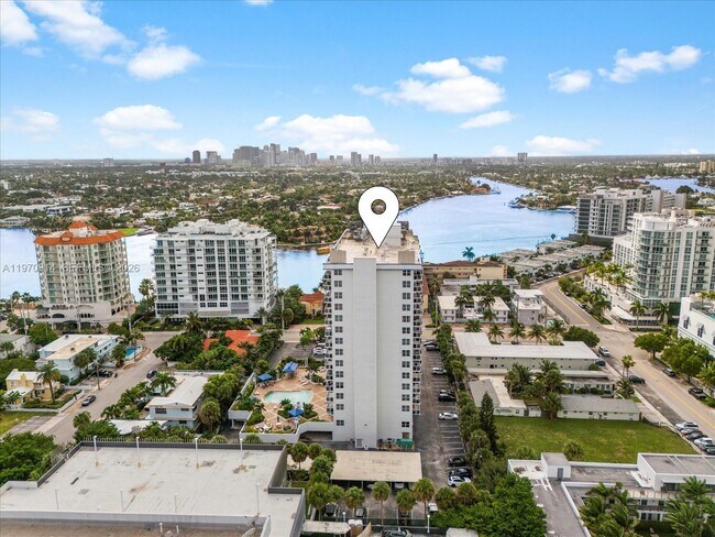 Building Photo - 336 N Birch Rd