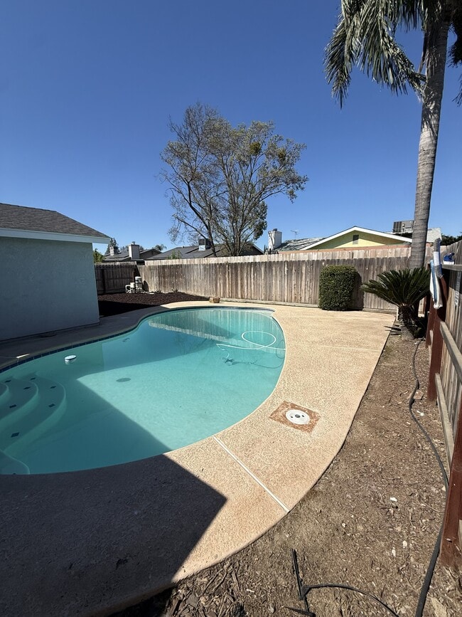 Building Photo - 4610 W Feemster Ave