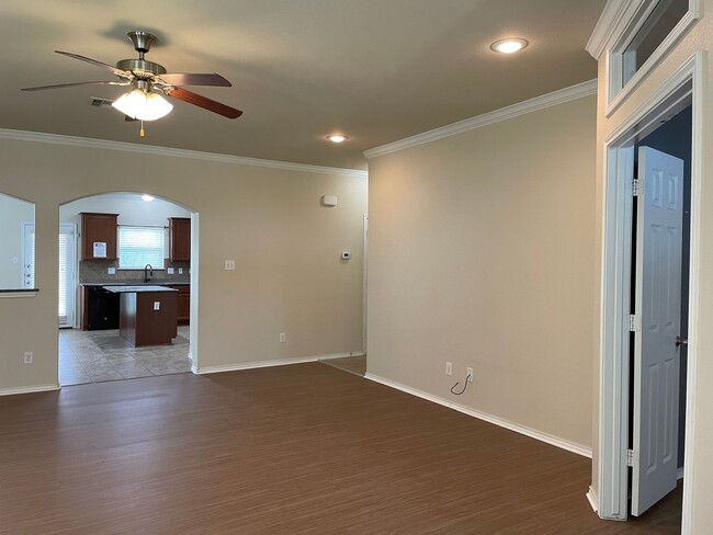 Building Photo - Application Received! 3 bed, 2 bath with B...