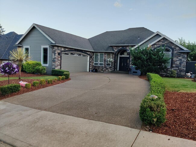 Building Photo - 1292 E Lucas St