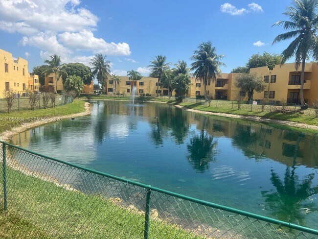 Building Photo - 526 NW 114th Ave