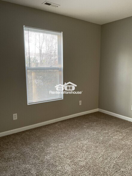Building Photo - 3107 Meadow Knoll Dr