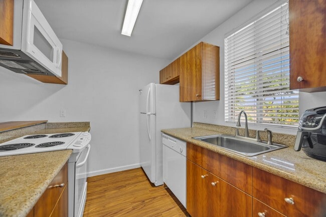 Building Photo - Fully Furnished 2BR/2BA Condo in Quiet North Kihei – Top Floor, Private Laundry, 2 Parking Stalls