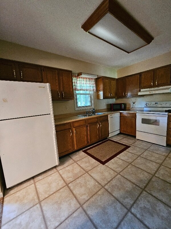 Building Photo - 569 Meadow Dr