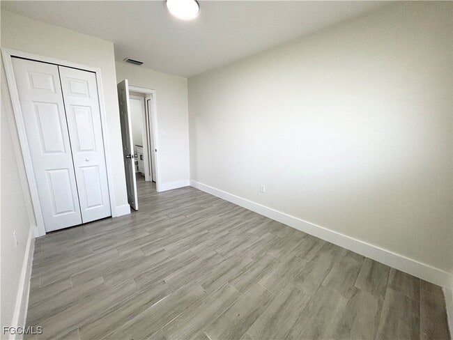 Building Photo - 561 Wood Ave